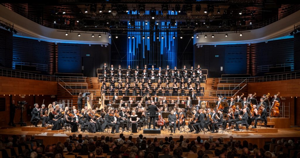 Eschenbach conducts Schönberg & Brahms