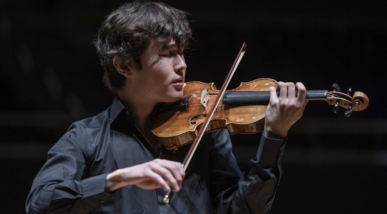 Sensitive Strings – Daniel Lozakovich and his Stradivarius