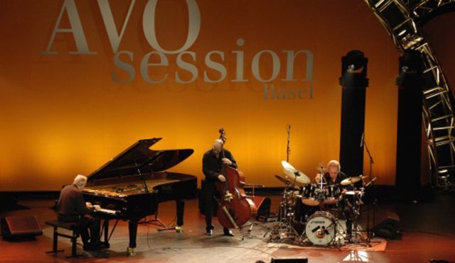 Jacques Loussier plays Avo Session