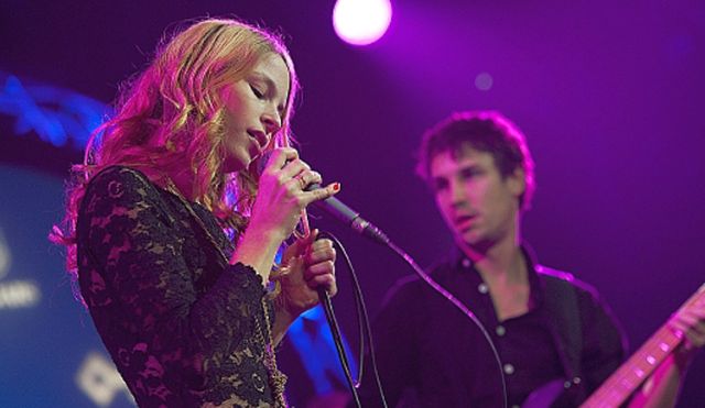 Anna Rossinelli plays Avo Session