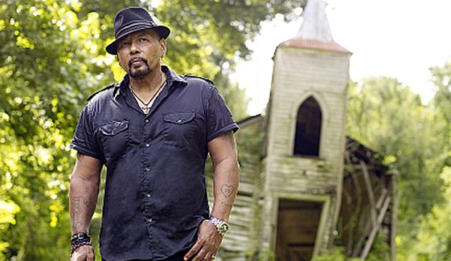Aaron Neville plays Avo Session
