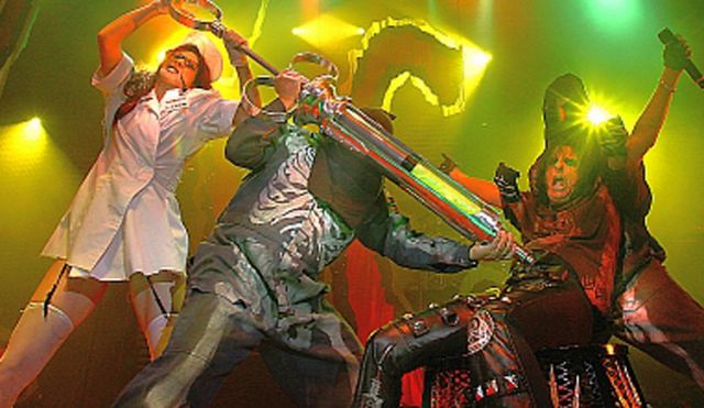 Alice Cooper plays Avo Session