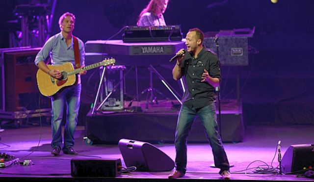 Pluesch plays Avo Session