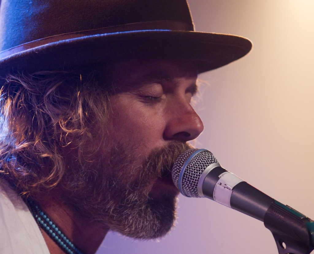 Donavon Frankenreiter plays Baloise Session