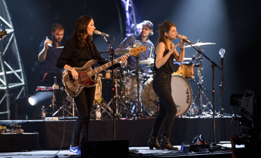 Boy play Baloise Session