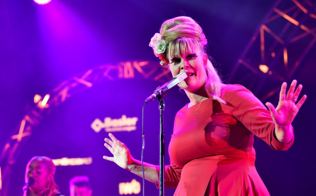 Nicole Bernegger plays Baloise Session