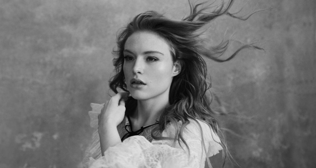 Freya Ridings plays Baloise Session