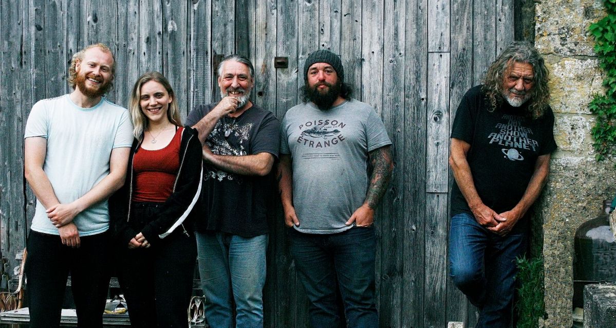 Robert Plant and Saving Grace featuring Suzi Dian play Baloise Session