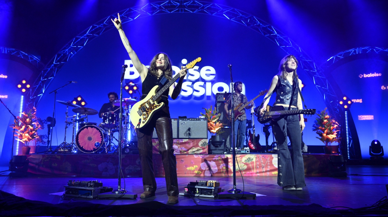 Larkin Poe play Baloise Session