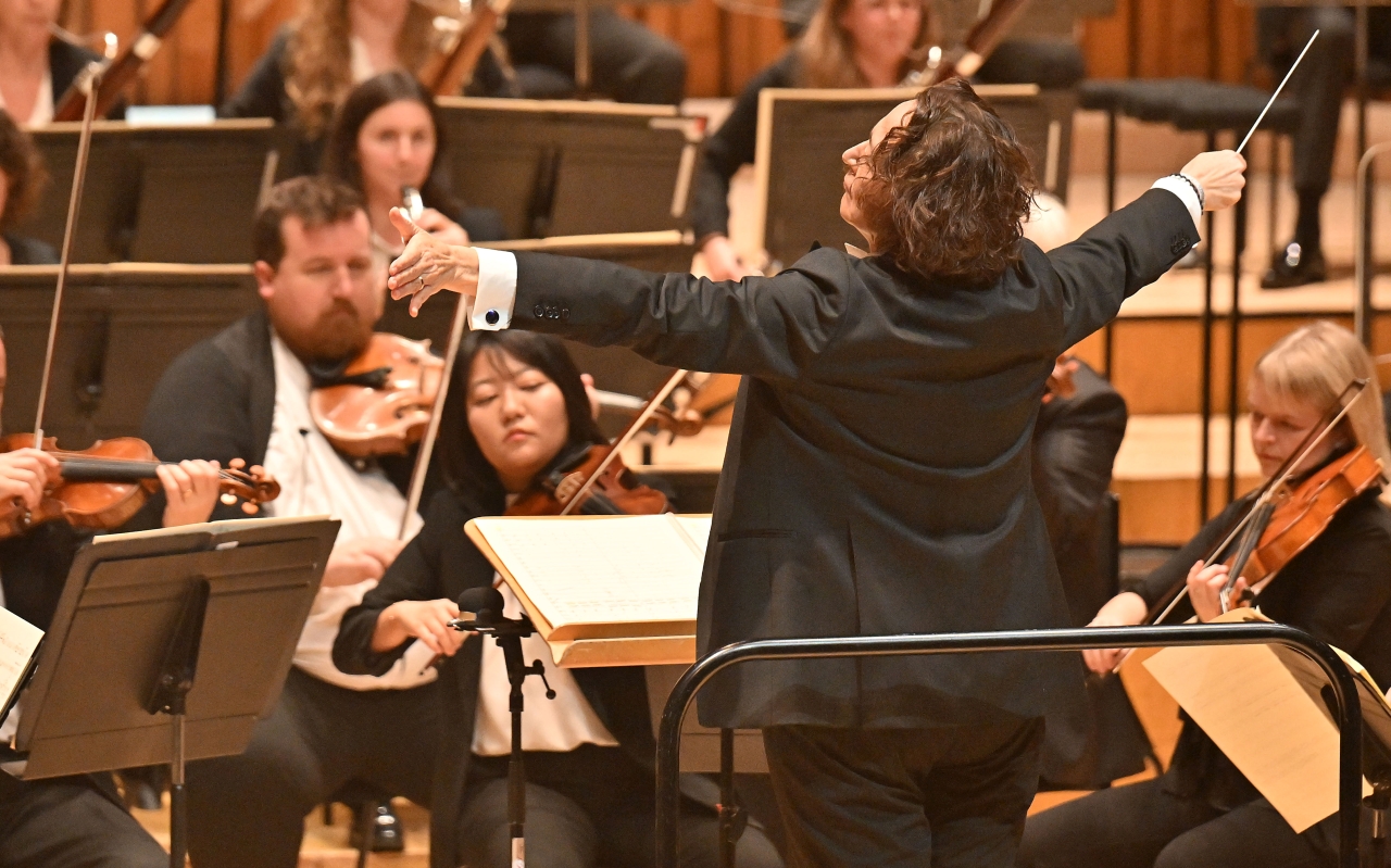 LSO: Nathalie Stutzmann conducts Bruckner’s Symphony No. 9 and Te Deum