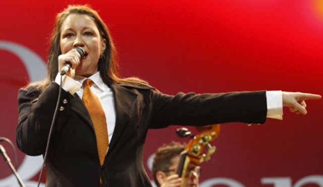 Holly Cole plays Avo Session