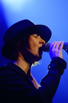 Suzanne Vega plays Avo Session