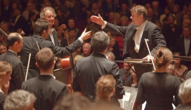 Brahms: Concerto for Piano and Orchestra No. 1, Rachmaninov: Symphonic Dances op. 45 (Kerstmatinee 2004)