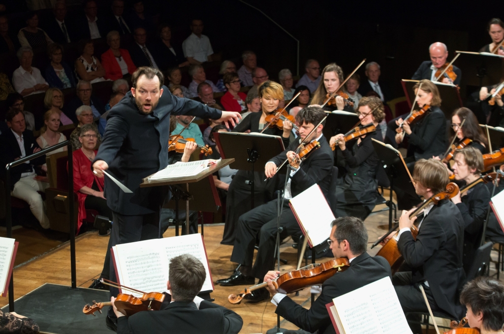 Nelsons conducts Mozart and Tchaikovsky