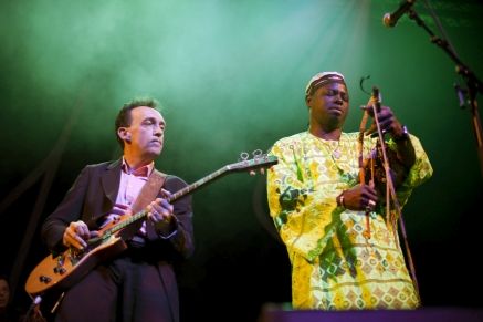 Justin Adams and Juldeh Camara play Avo Session