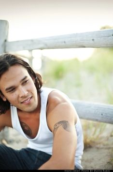 Justin Nozuka plays Avo Session