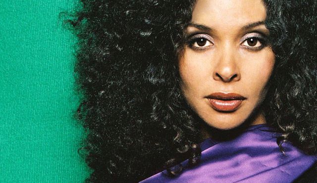 Joy Denalane plays Avo Session