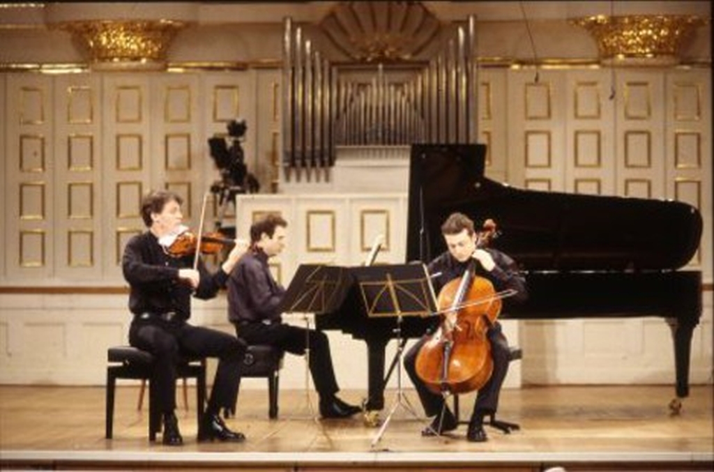 Mozart, Divertimento for Violin, Viola and Violoncello in E flat major, K.563