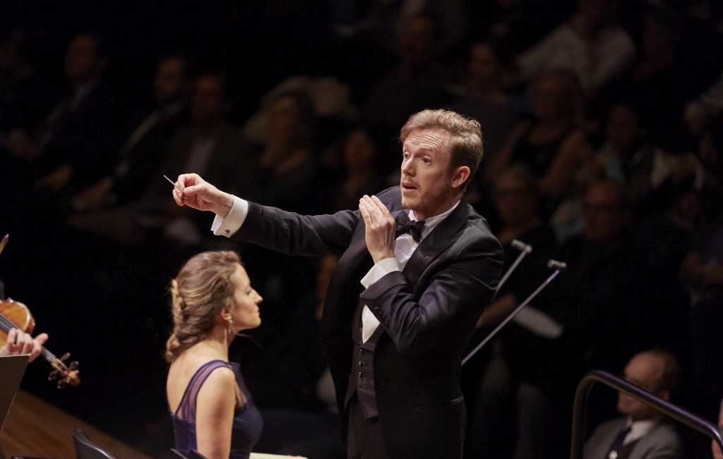 Paris: Harding conducts Schumann “Paradise and Peri”