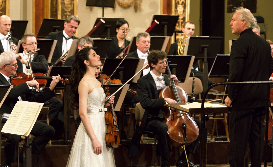 Honeck conducts Beethoven & Schmidt