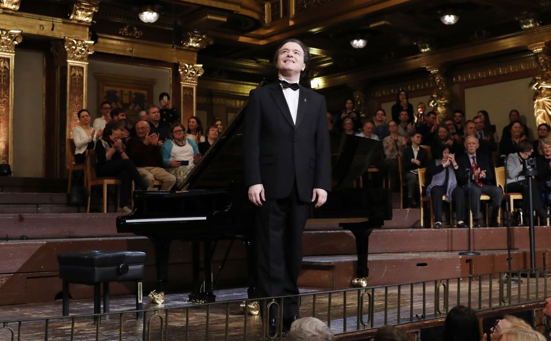 Evgeny Kissin plays Bach, Mozart, Chopin & Rachmaninoff