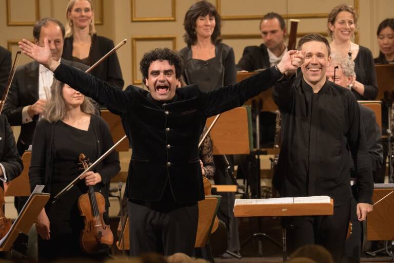 Gonzales-Monjas, Villazon & Mozarteum Orchestra