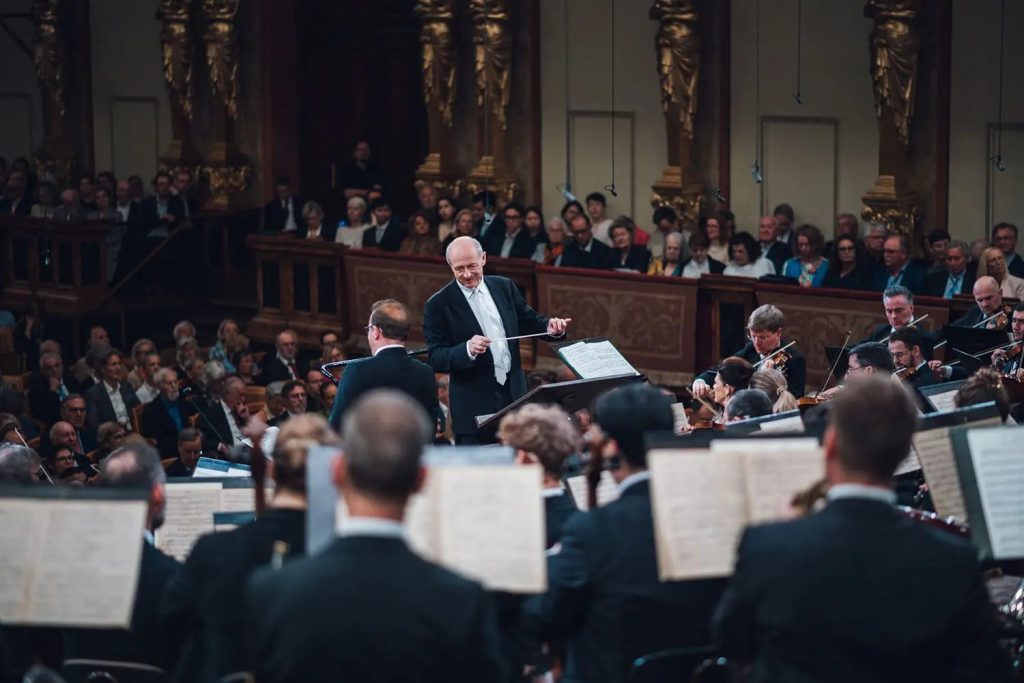Wiener Philharmoniker: Ivan Fischer conducts Mahler & Haydn