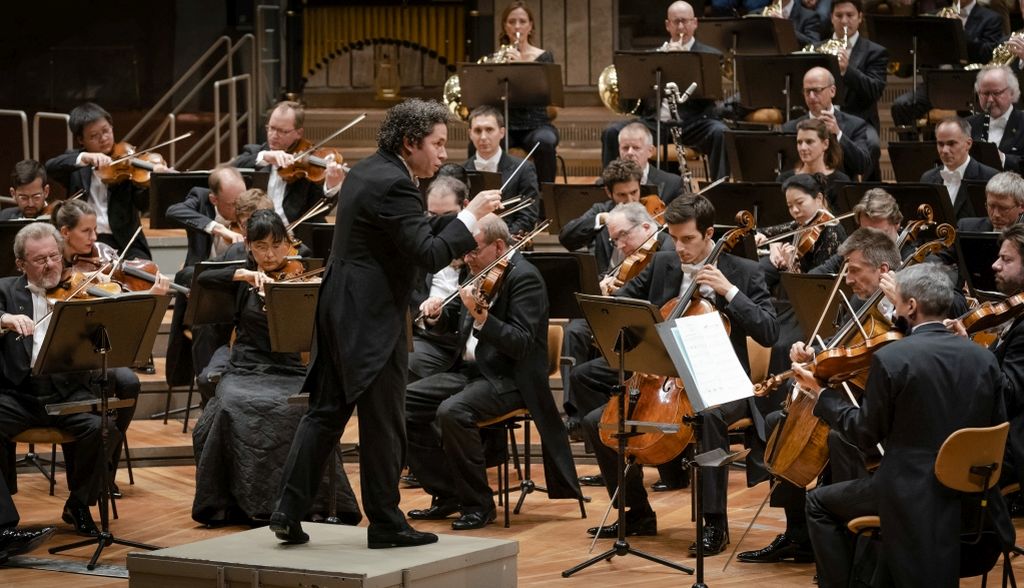 BPO: Dudamel conducts Bernstein Symphony No. 1