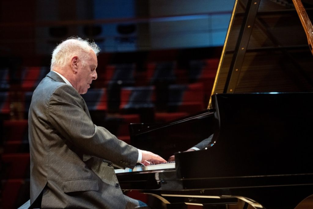 Daniel Barenboim plays Beethoven Piano Sonatas Op. 2/2
