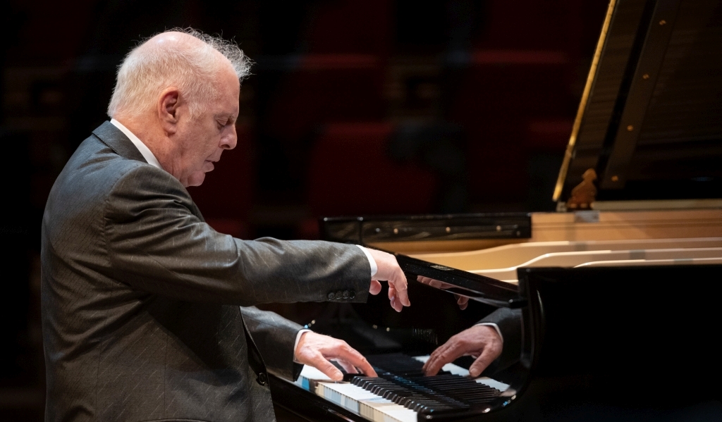 Daniel Barenboim plays Beethoven Piano Sonatas: Op. 27/2 “Moonlight Sonata”