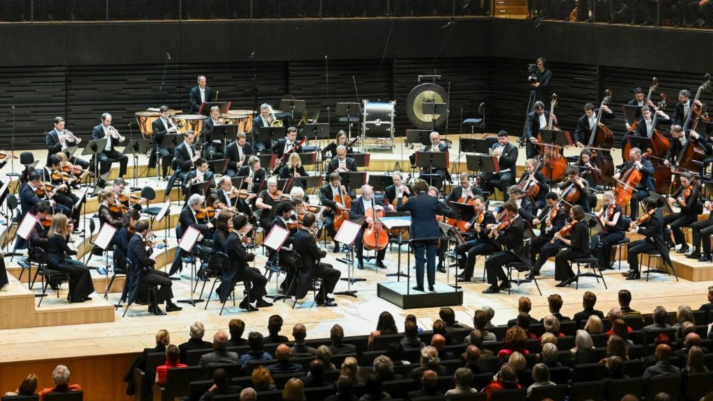 Nathalie Stutzmann conducts the Münchner Philharmoniker