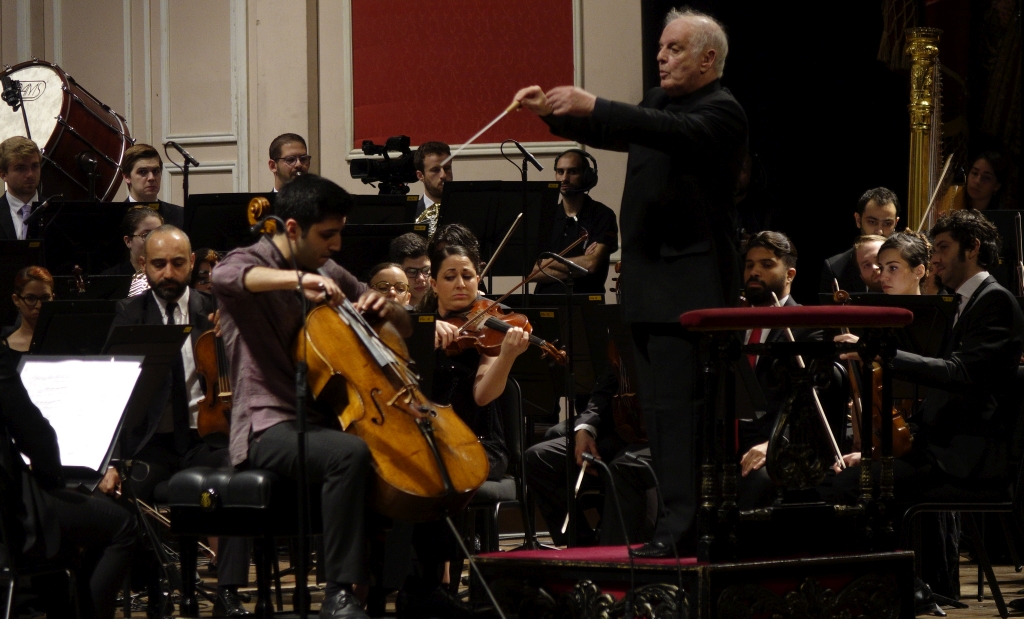 Barenboim conducts Strauss & Tchaikovsky