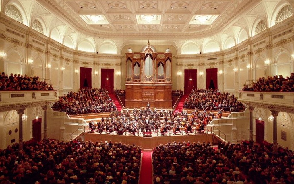 RCO Opening Night 2017: Hengelbrock conducts Mozart and Dvorak