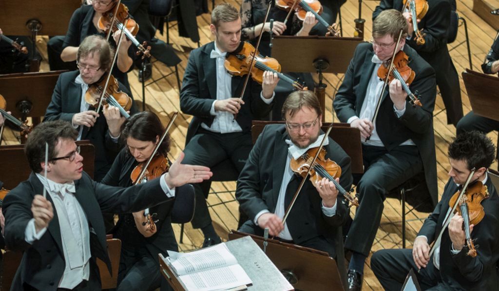 Martinu Symphony Cycle: Martinu 2