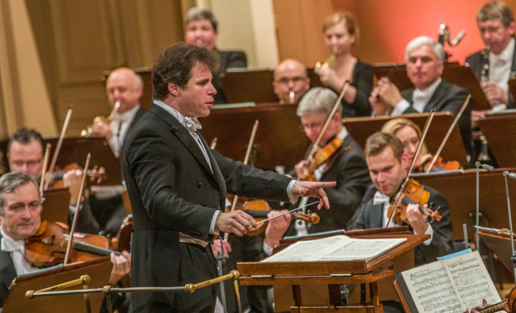 Martinů Symphony Cycle: Martinů No. 5