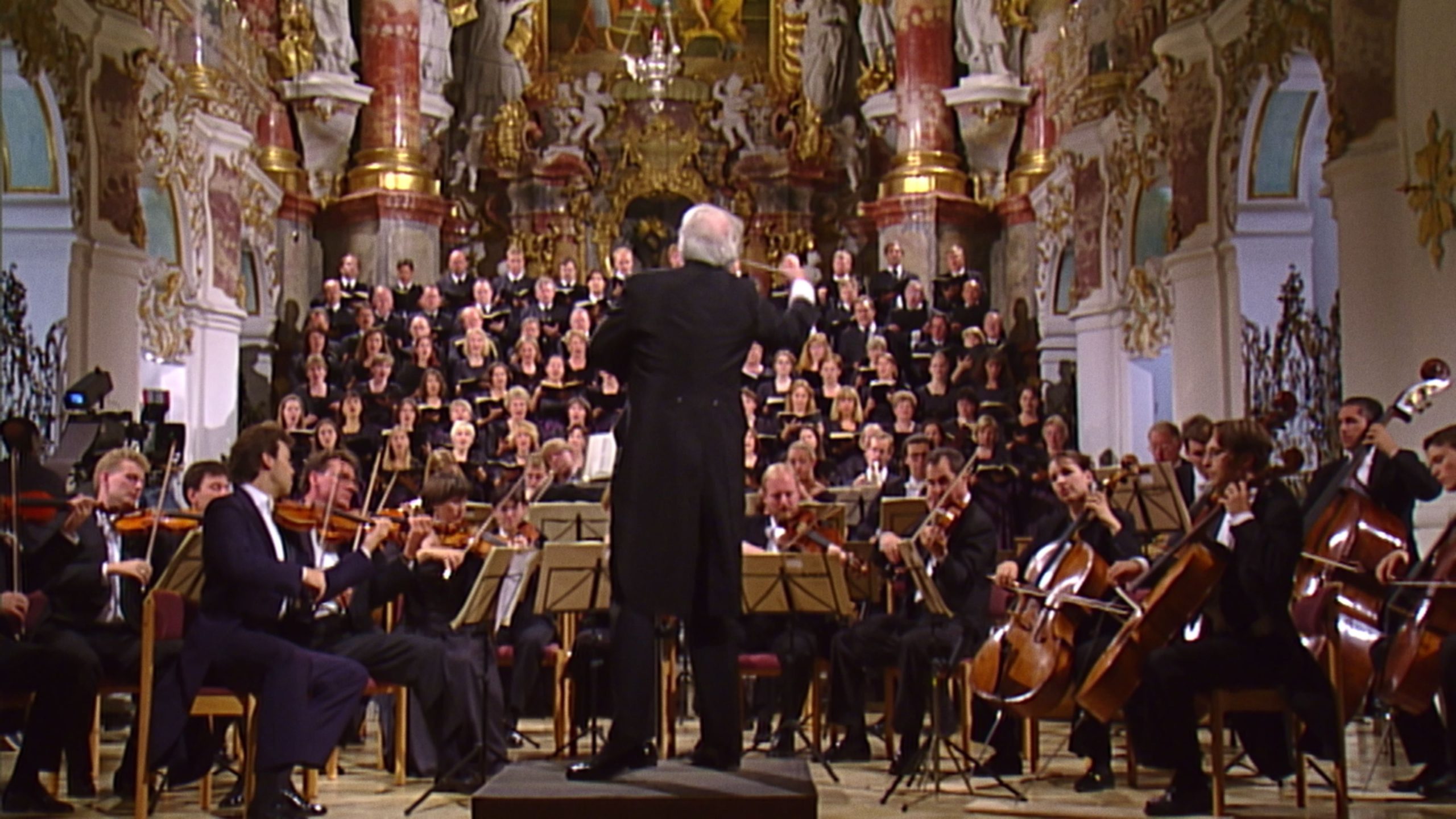Enoch zu Guttenberg conducts Bach’s B Minor Mass