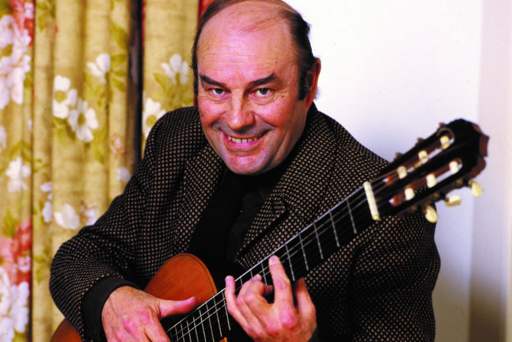 Julian Bream Plays Rodrigo’s Concierto de Aranjuez