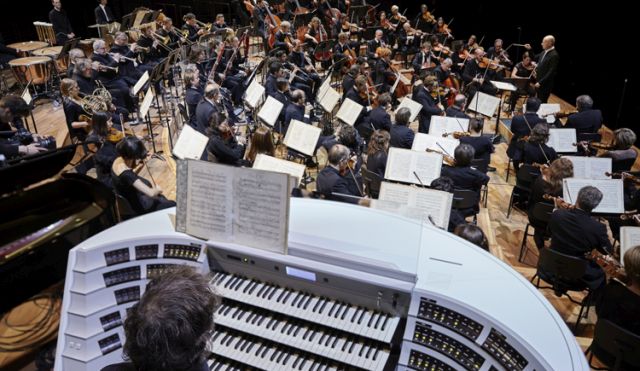 Paavo Järvi conducts Escaich, Widmann & Saint-Saens