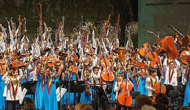 Salzburg Festival 2013: Simon Rattle conducts Mahler 1