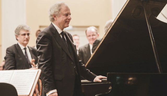 András Schiff conducts Beethoven, Schubert and Mozart
