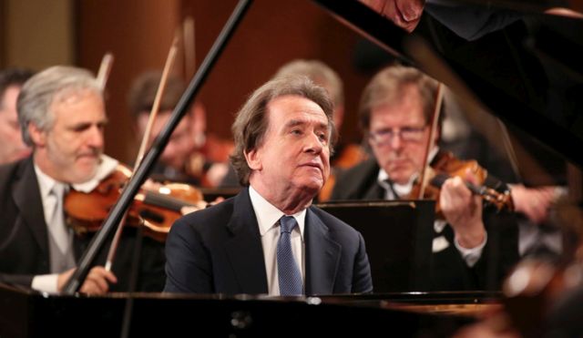 Rudolf Buchbinder and the Wiener Philharmoniker play Brahms Piano Concerts