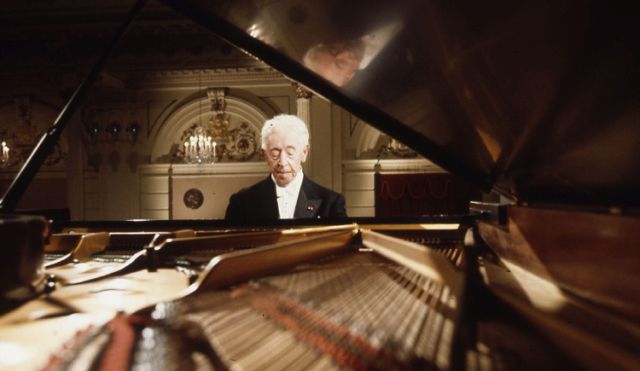 Rubinstein at 90 – An Interview with Artur Rubinstein filmed at his home in Paris in 1976