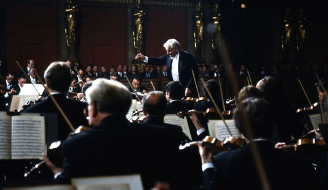 Shostakovich, Symphony No.9 in E flat major, op.70 with an introductory essay by Leonard Bernstein