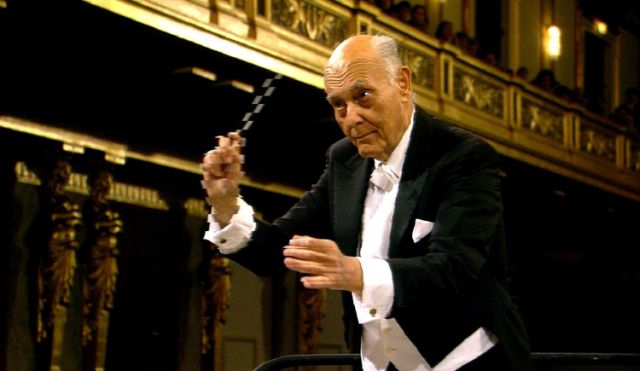 Sir Georg Solti practises with the Wiener Philharmoniker