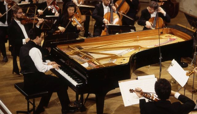 Mozart, Piano Concerto in G major, K.453, and Ravel, Menuet sur le nom de Haydn (Mozartwoche 1999)