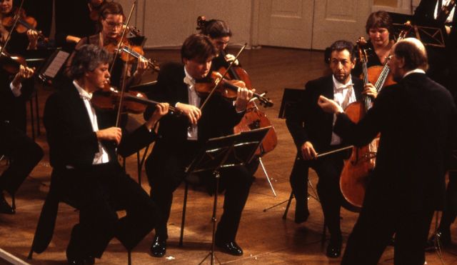 Mozart, Symphony in C major, K.208 and Finale, K.102 (Mozartwoche 2001)