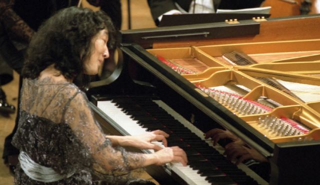 Mozart, Piano Concerto No.13 in C major K.415 (Mozartwoche 2001)