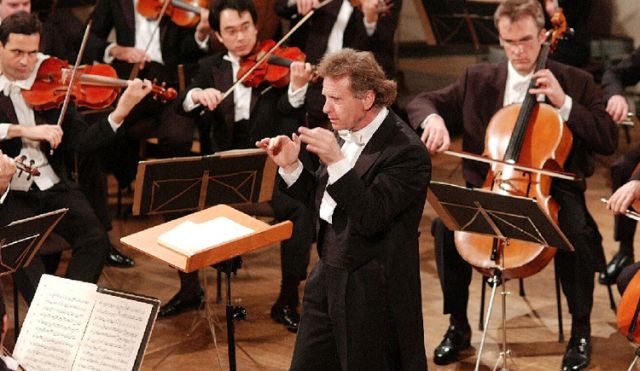 Mozart, Symphony in E flat major, K.184 (Mozartwoche 2002)