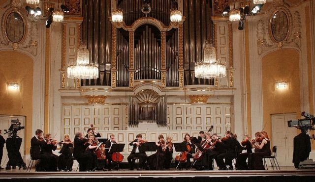 Rosza, “Sinfonia Concertante” op.29a (Theme with variations) (Mozartwoche 2002)