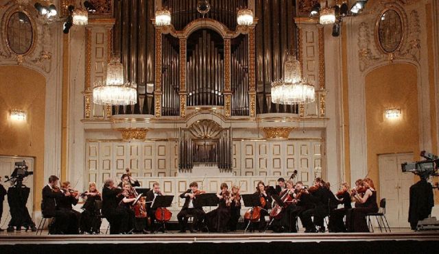 Raskatov, “Five Minutes from Live of WAM” (Mozartwoche 2002)